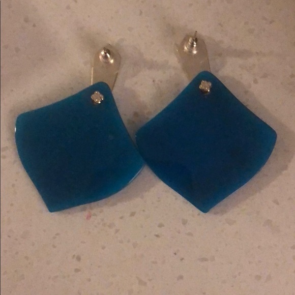 Gorgeous Kendra Scott earrings! - Picture 3 of 3